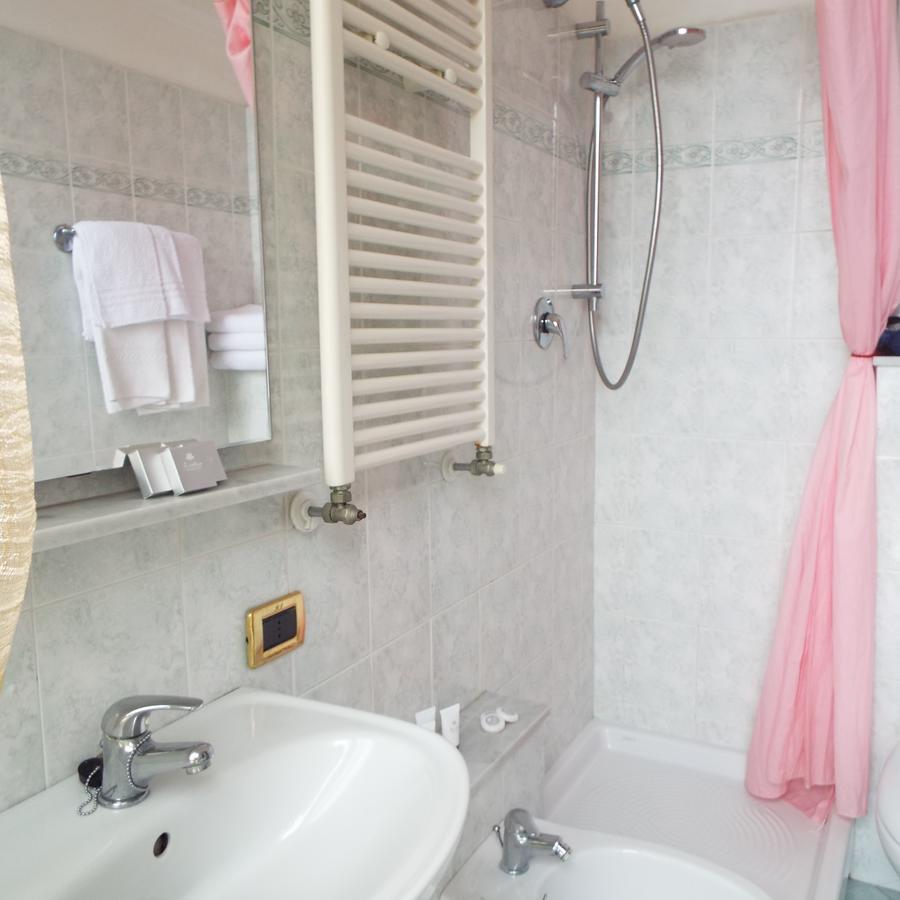 Hotel Ideale Varazze Εξωτερικό φωτογραφία